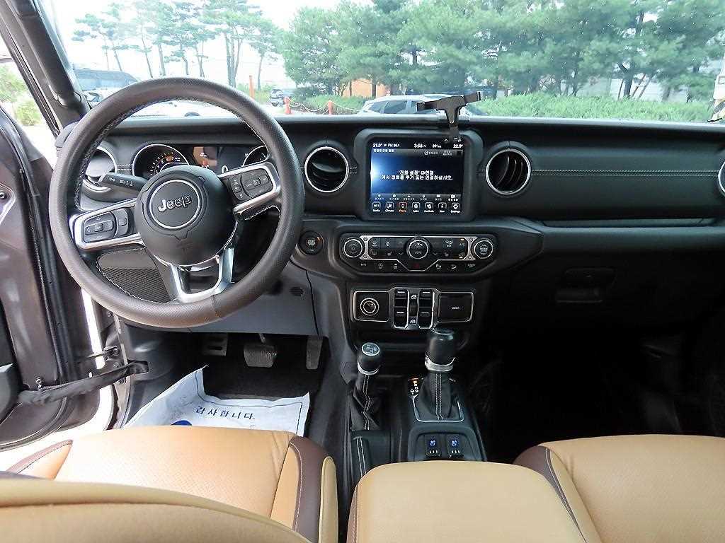 Jeep Wrangler — photo 07