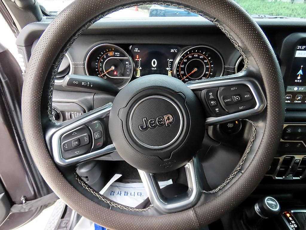 Jeep Wrangler — photo 08