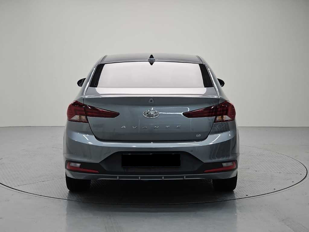 Hyundai Avante — photo 03