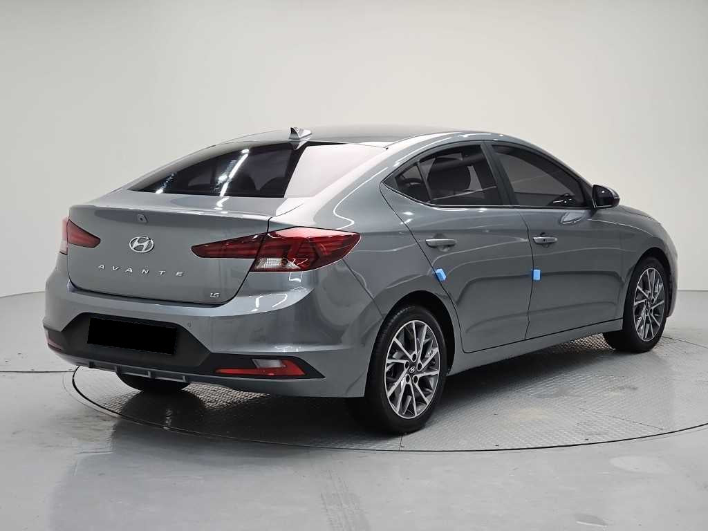 Hyundai Avante — photo 04