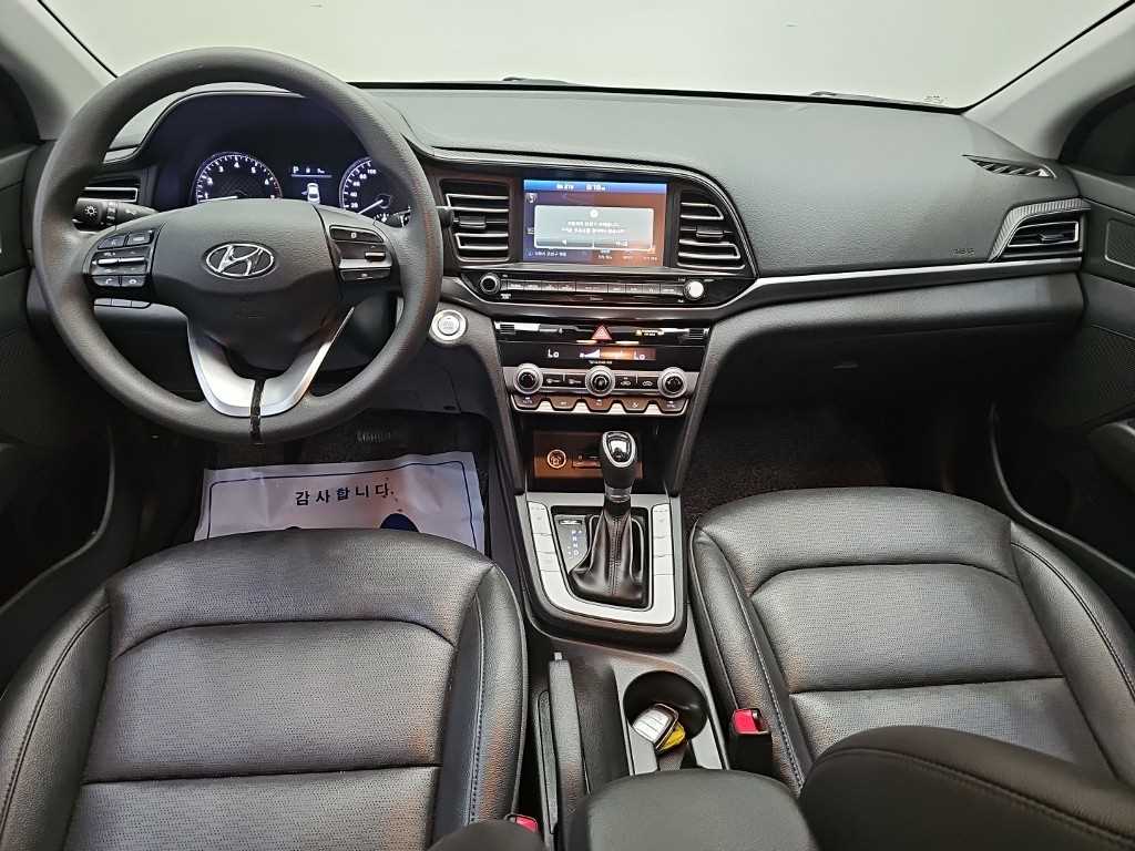 Hyundai Avante — photo 07