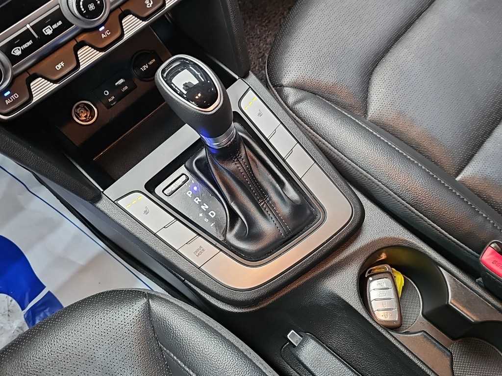 Hyundai Avante — photo 08