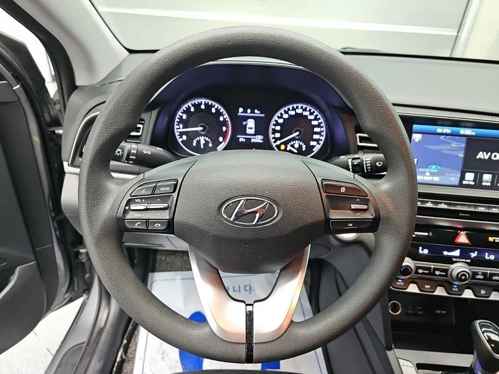 Hyundai Avante — photo 09
