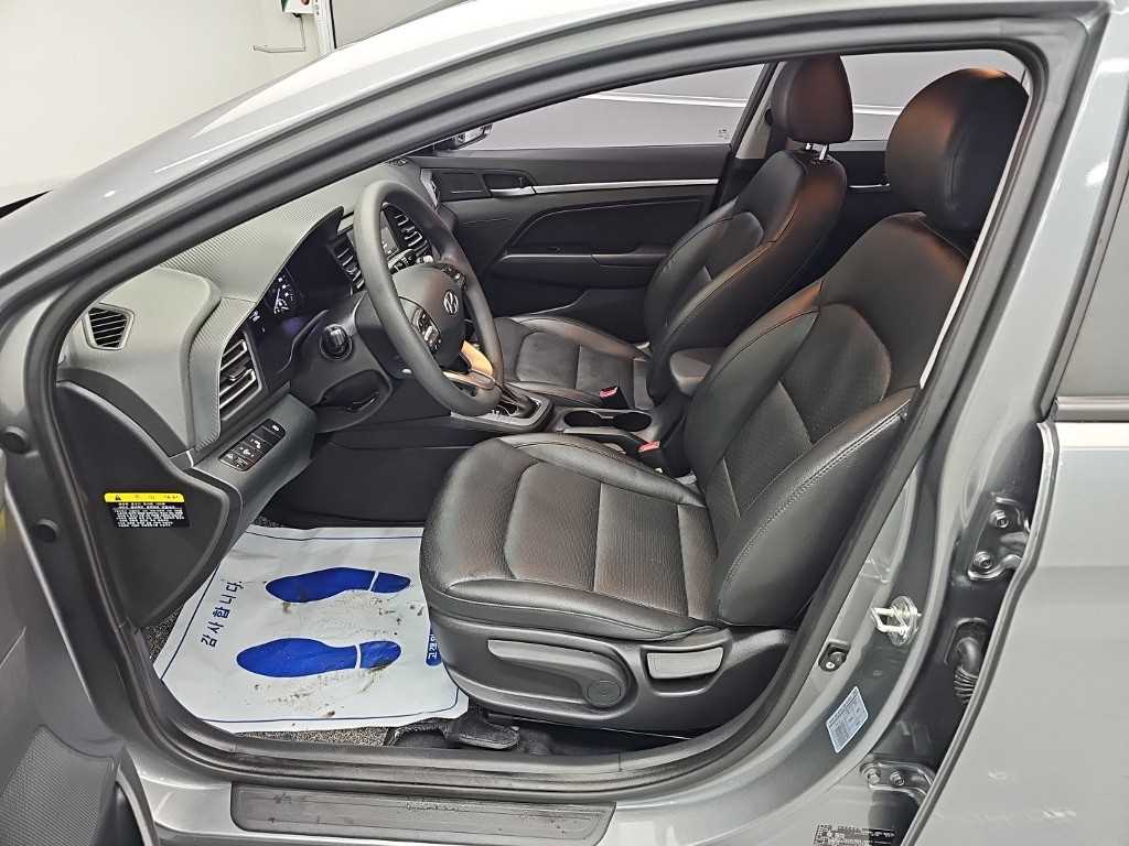 Hyundai Avante — photo 11