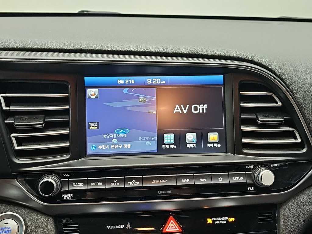 Hyundai Avante — photo 13