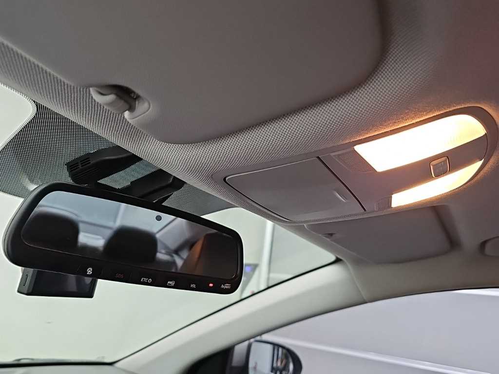 Hyundai Avante — photo 17