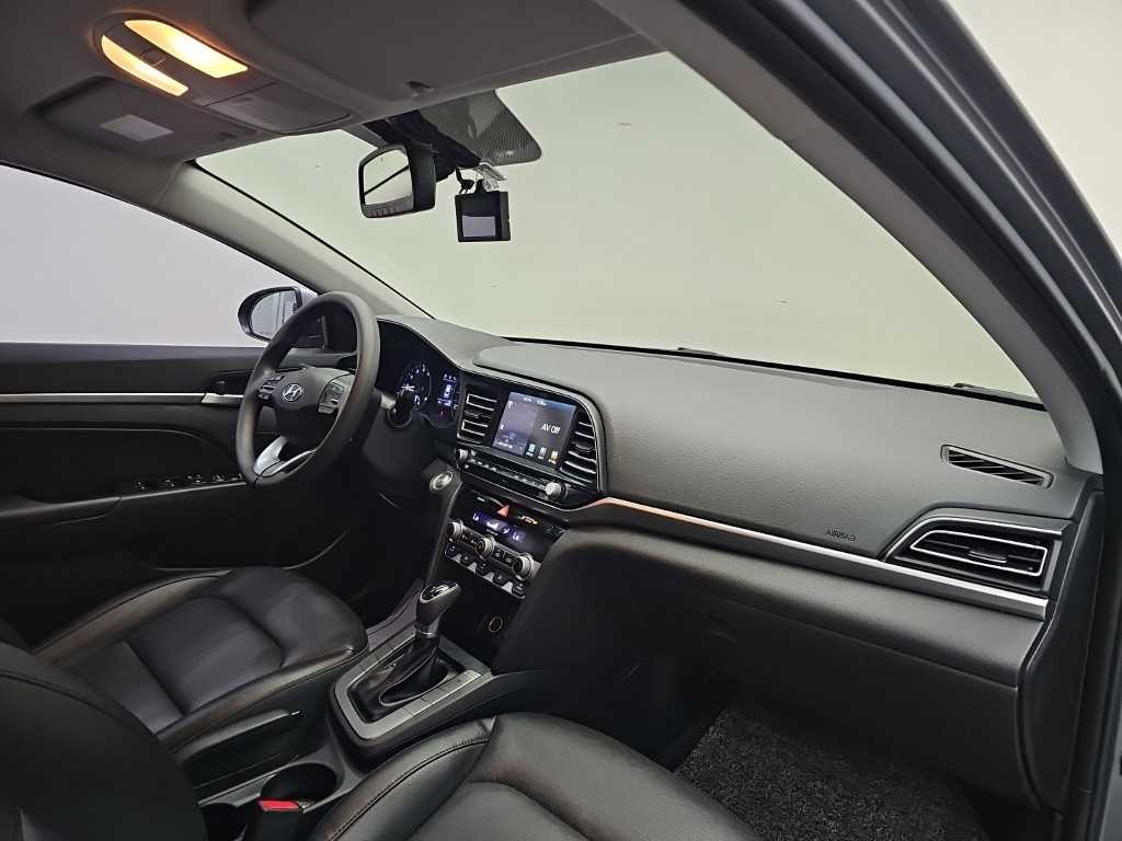 Hyundai Avante — photo 18