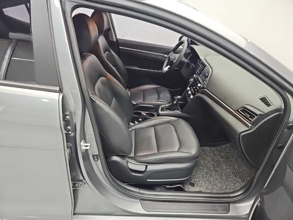 Hyundai Avante — photo 19