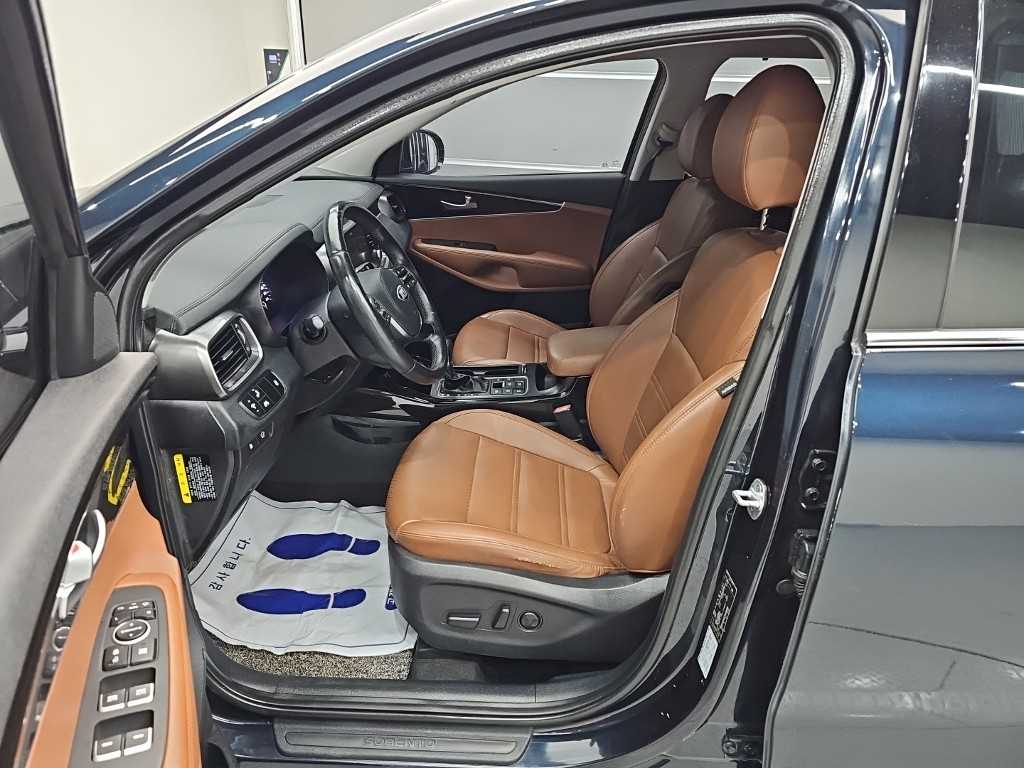 Kia Sorento — photo 11