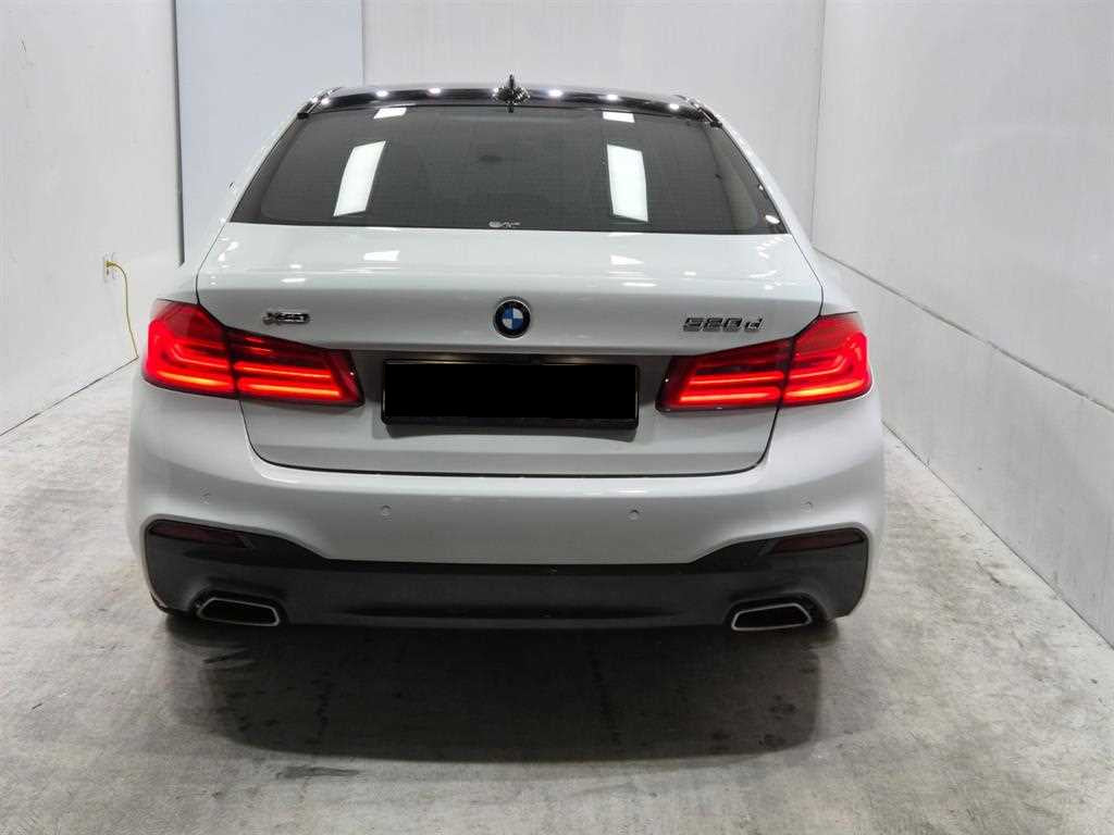 BMW 5-Series — photo 03