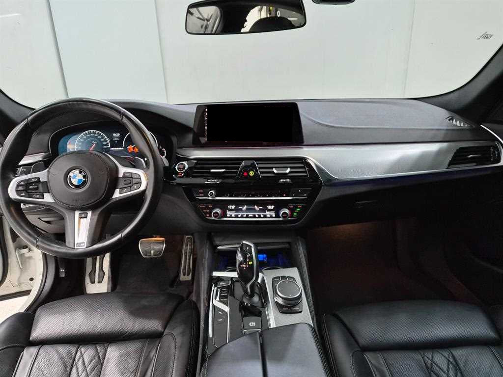 BMW 5-Series — photo 06