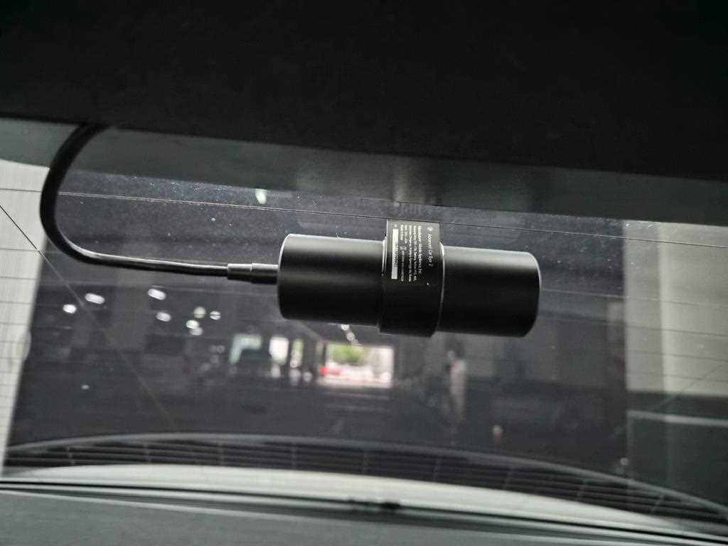 BMW 5-Series — photo 08