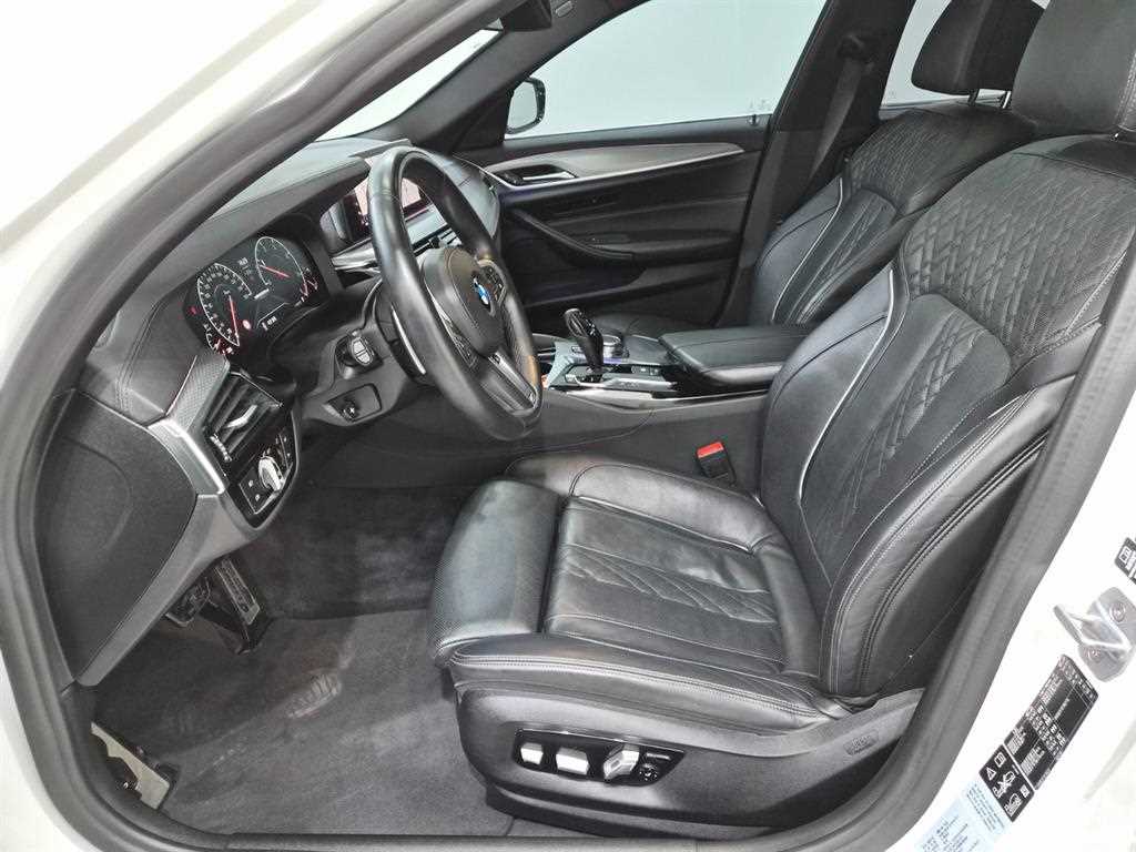 BMW 5-Series — photo 09