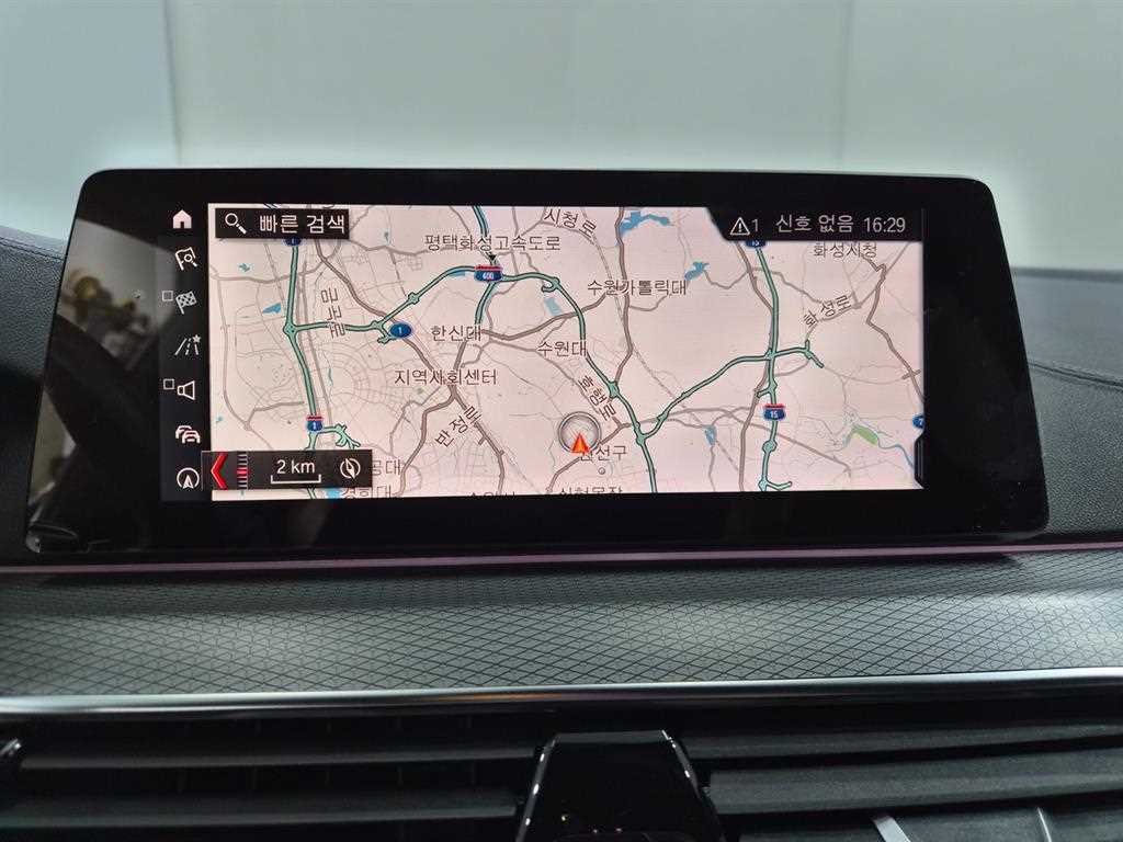 BMW 5-Series — photo 12