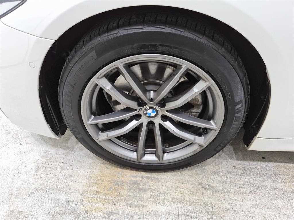 BMW 5-Series — photo 17