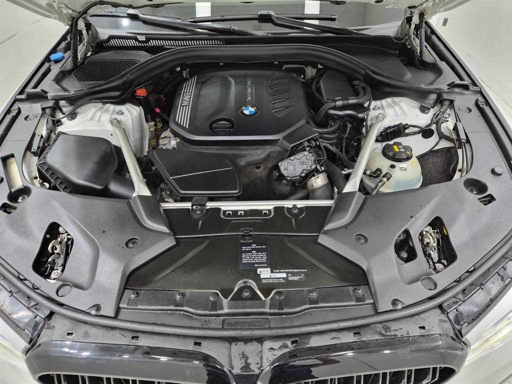 BMW 5-Series — photo 18