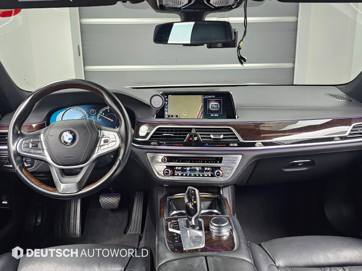 BMW 7-Series — photo 07