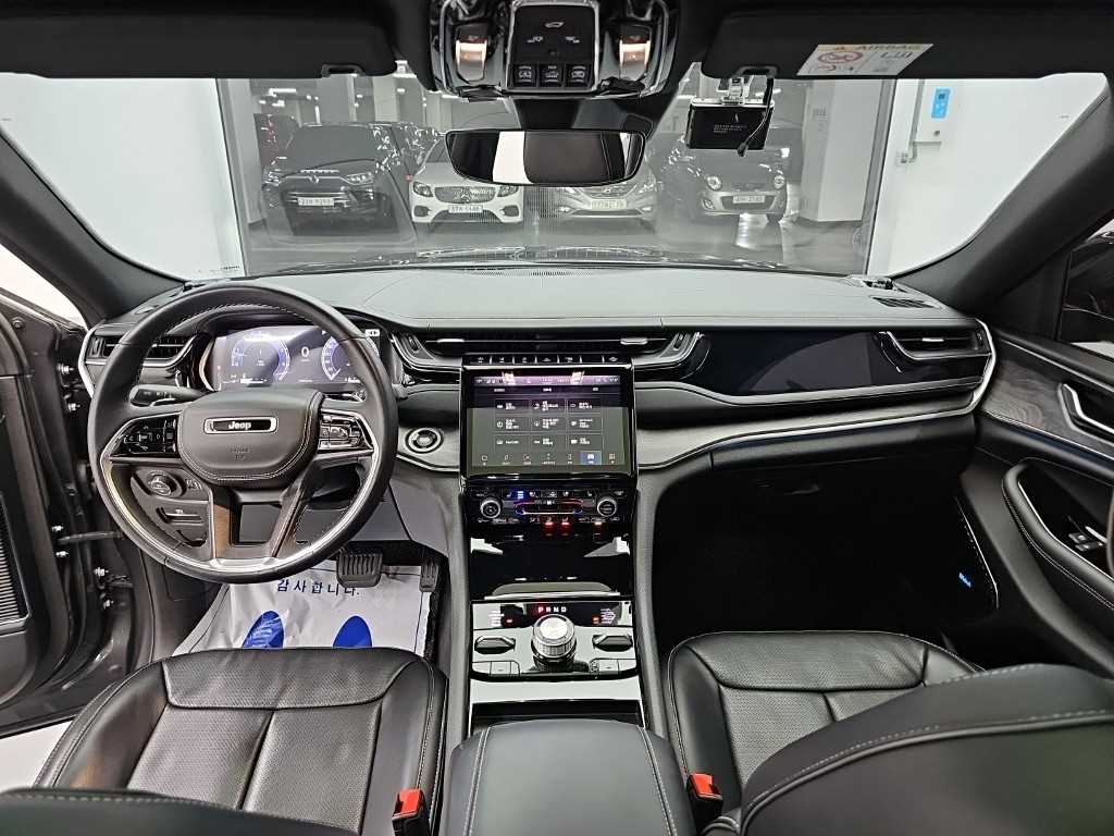 Jeep Cherokee — photo 07