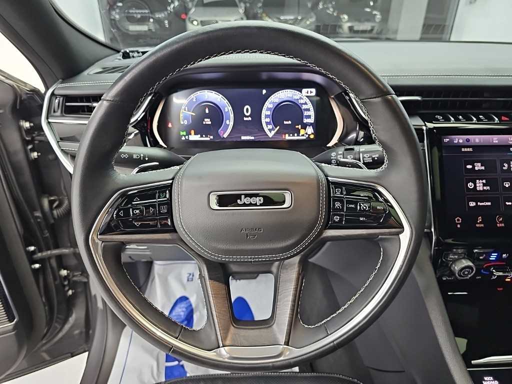 Jeep Cherokee — photo 09