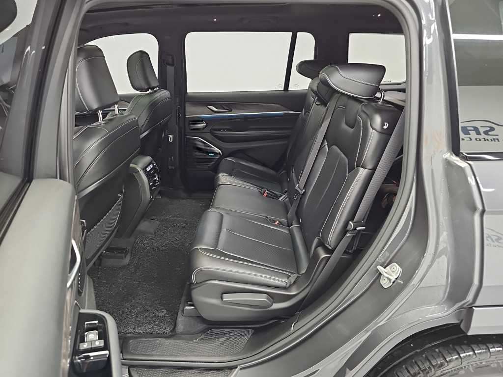 Jeep Cherokee — photo 12