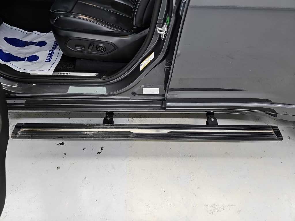 Jeep Cherokee — photo 13