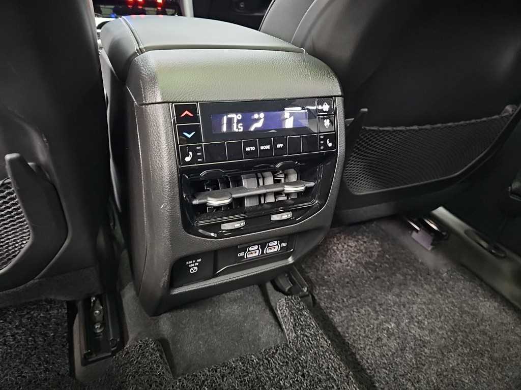 Jeep Cherokee — photo 14