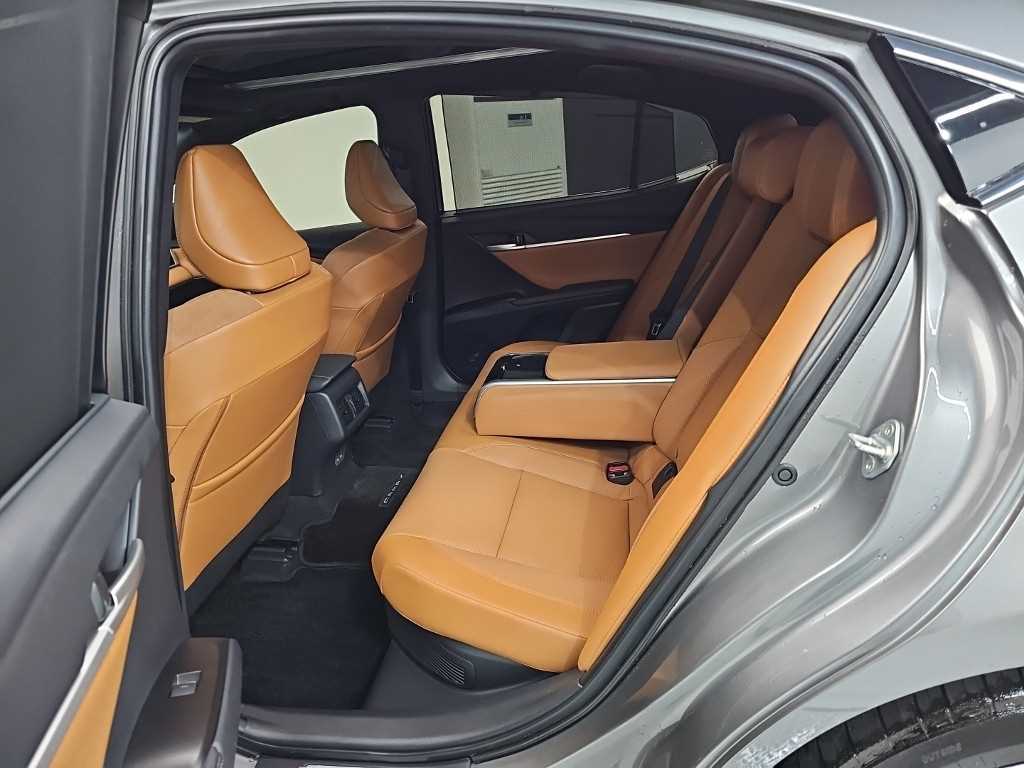 Toyota Camry — photo 12