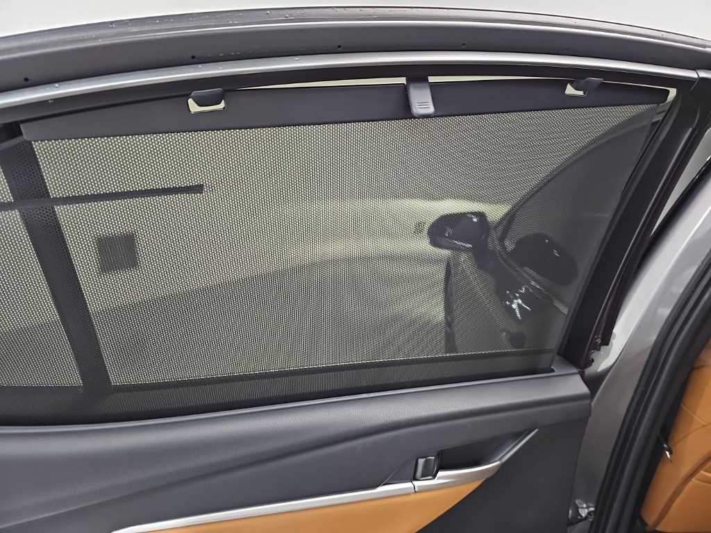 Toyota Camry — photo 13