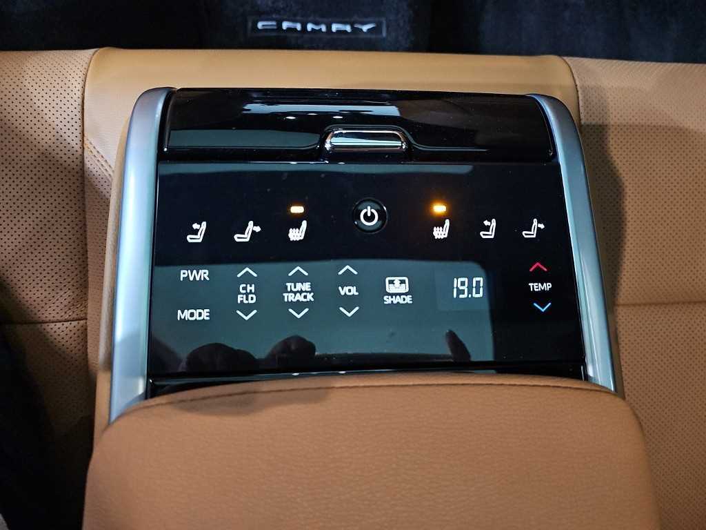 Toyota Camry — photo 14