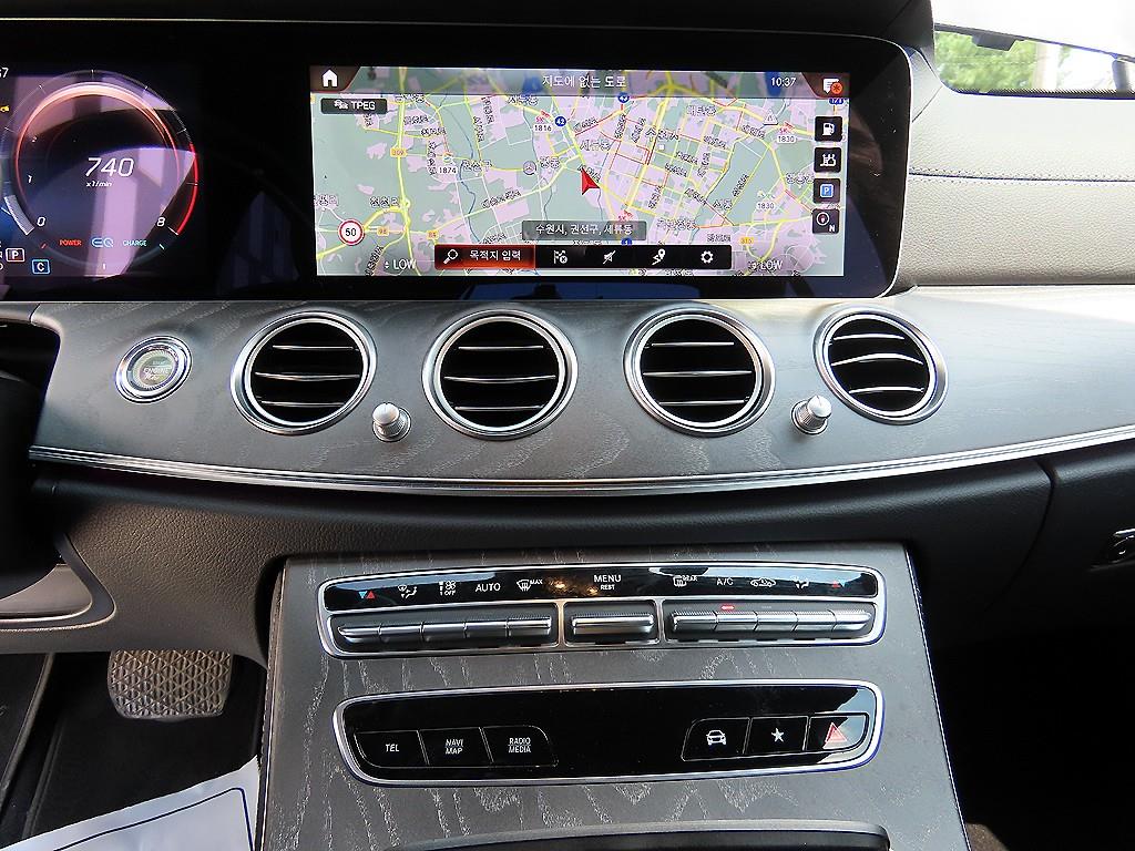 Mercedes-Benz E-Class — photo 13