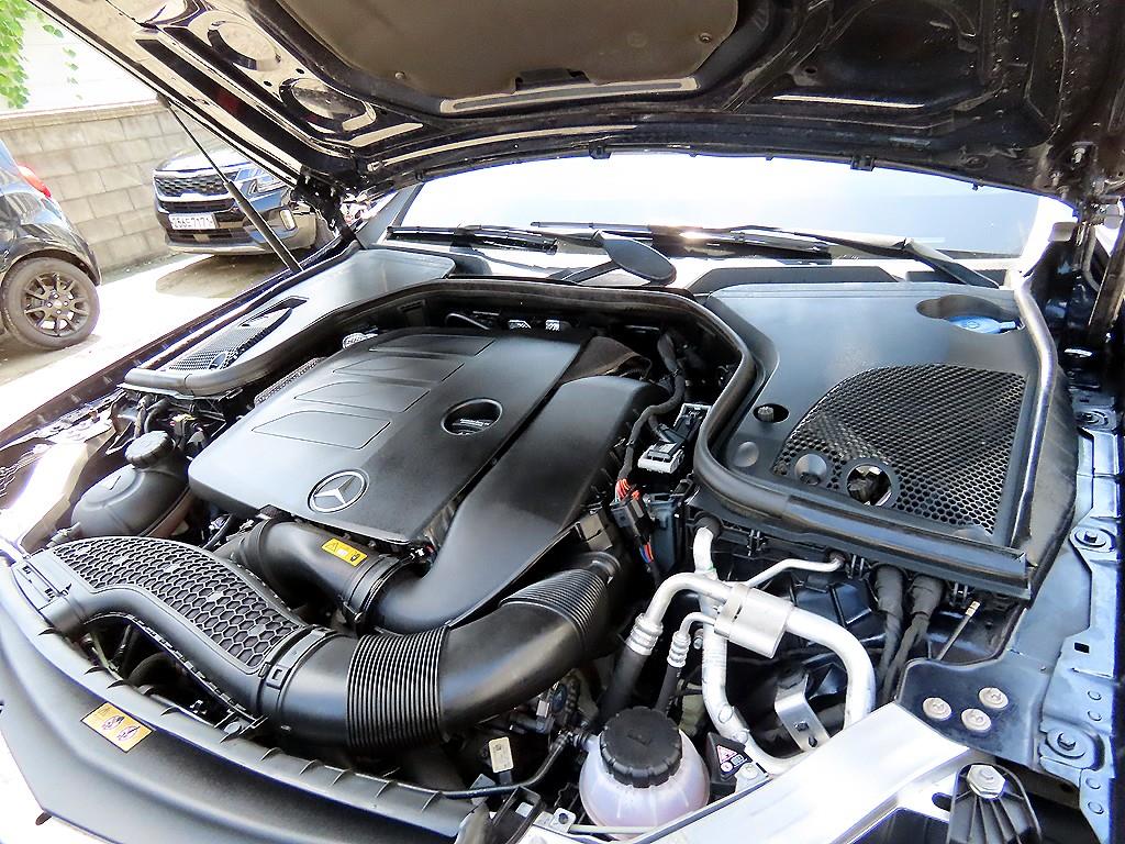 Mercedes-Benz E-Class — photo 19