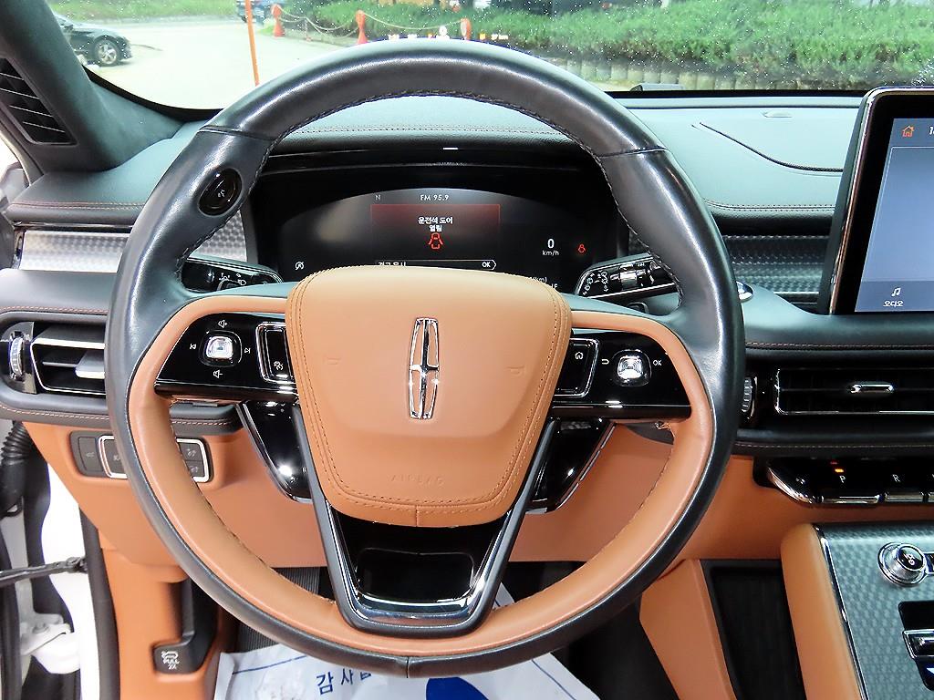 Lincoln Aviator — photo 08