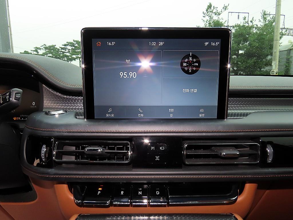 Lincoln Aviator — photo 13