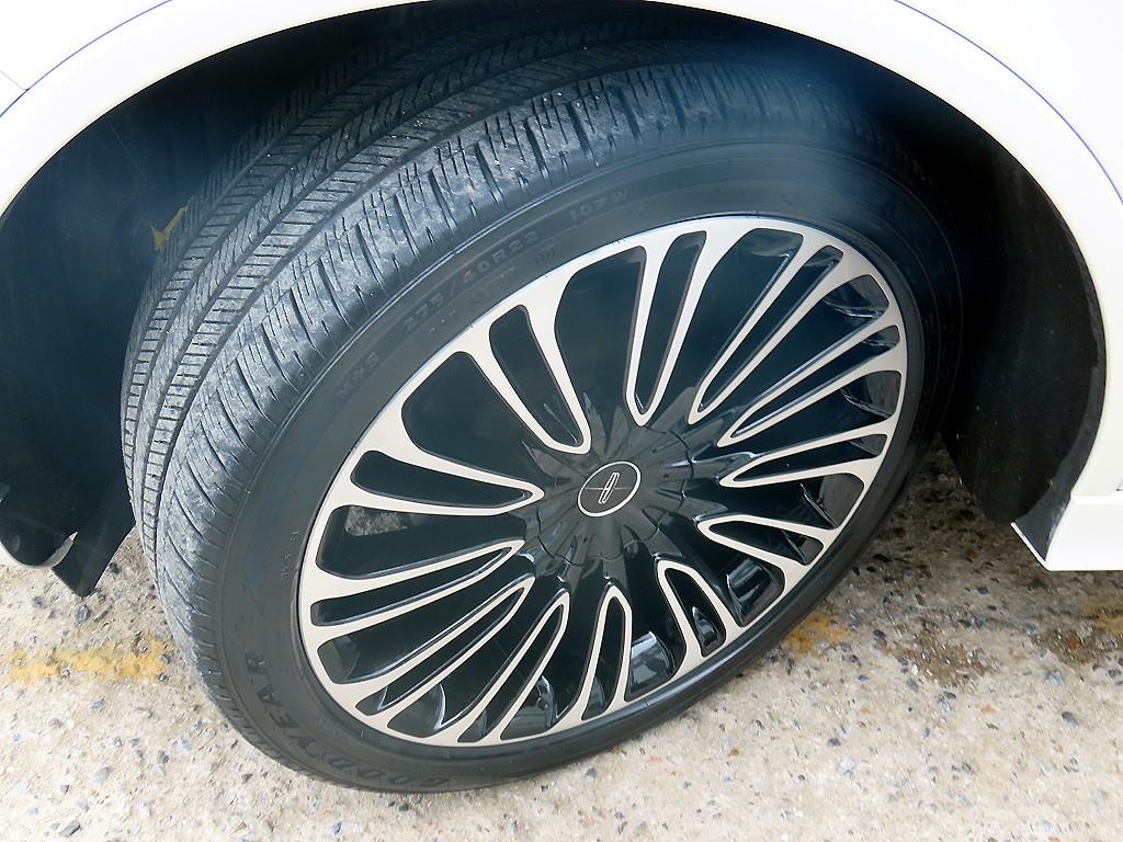 Lincoln Aviator — photo 20