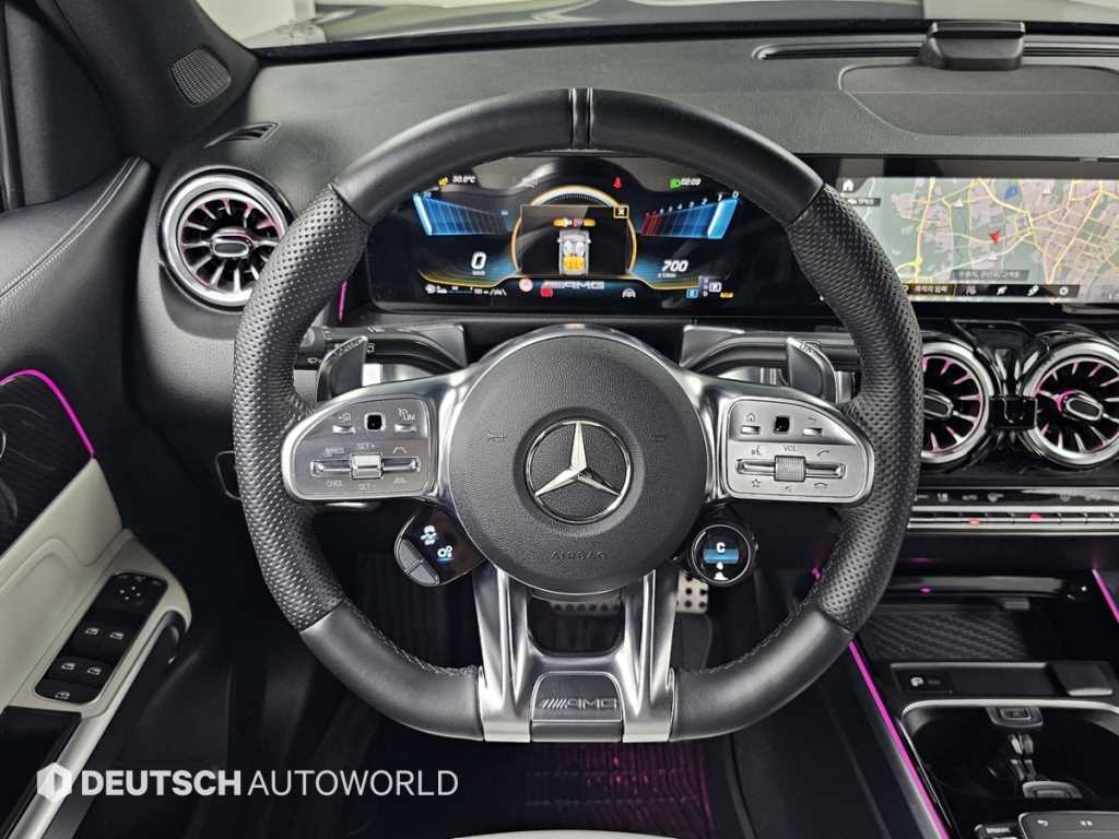 Mercedes-Benz GLB-Class — photo 13