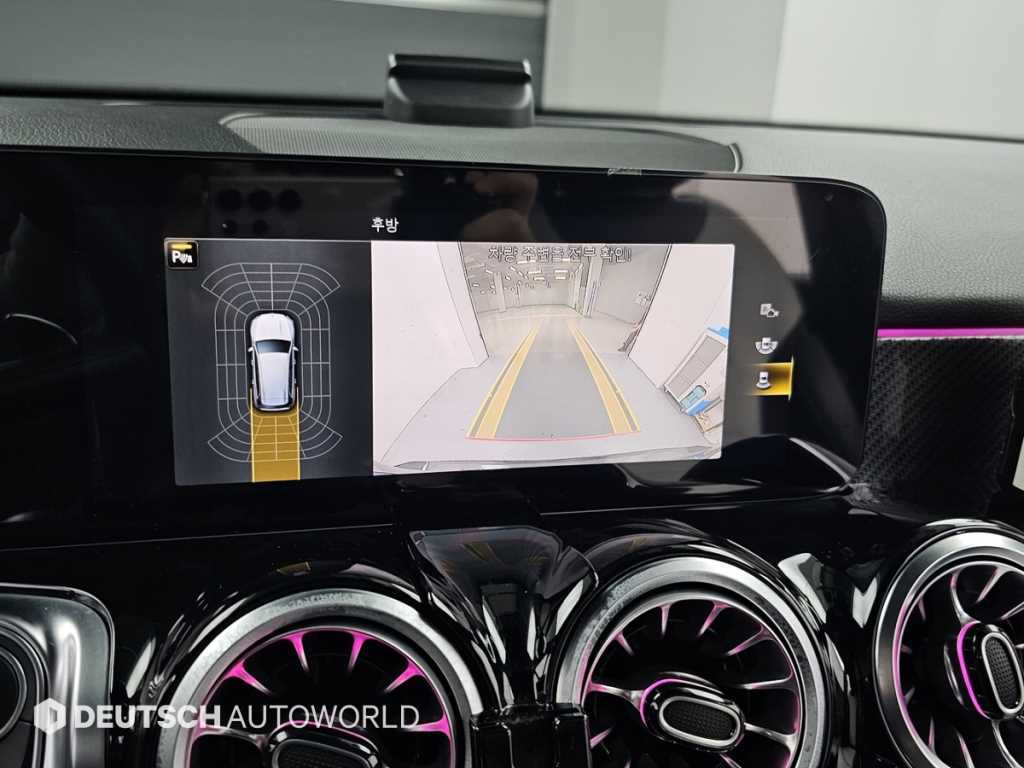 Mercedes-Benz GLB-Class — photo 15