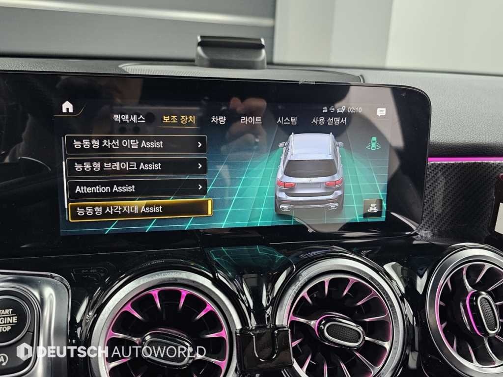 Mercedes-Benz GLB-Class — photo 17