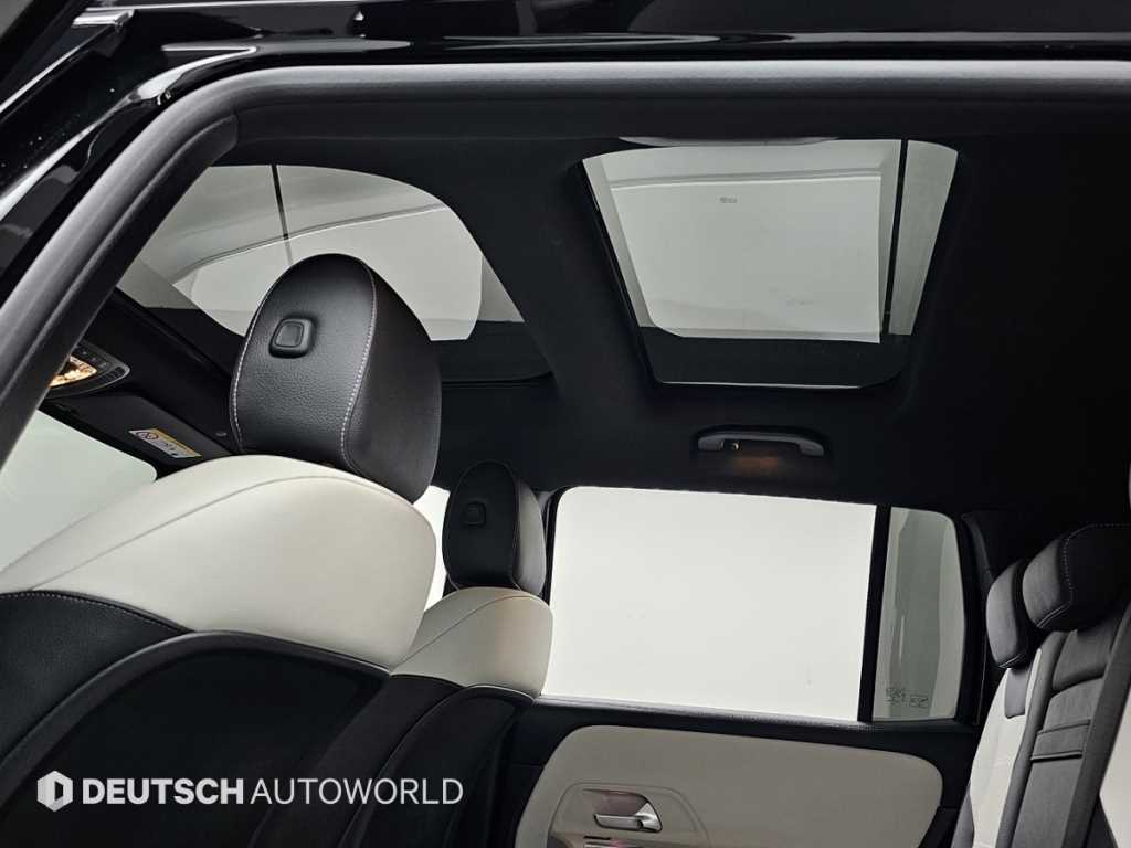 Mercedes-Benz GLB-Class — photo 18