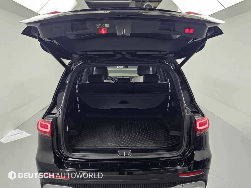 Mercedes-Benz GLB-Class — photo 19