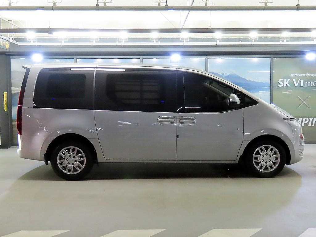 Hyundai Staria — photo 03