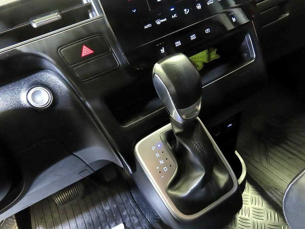 Hyundai Staria — photo 12