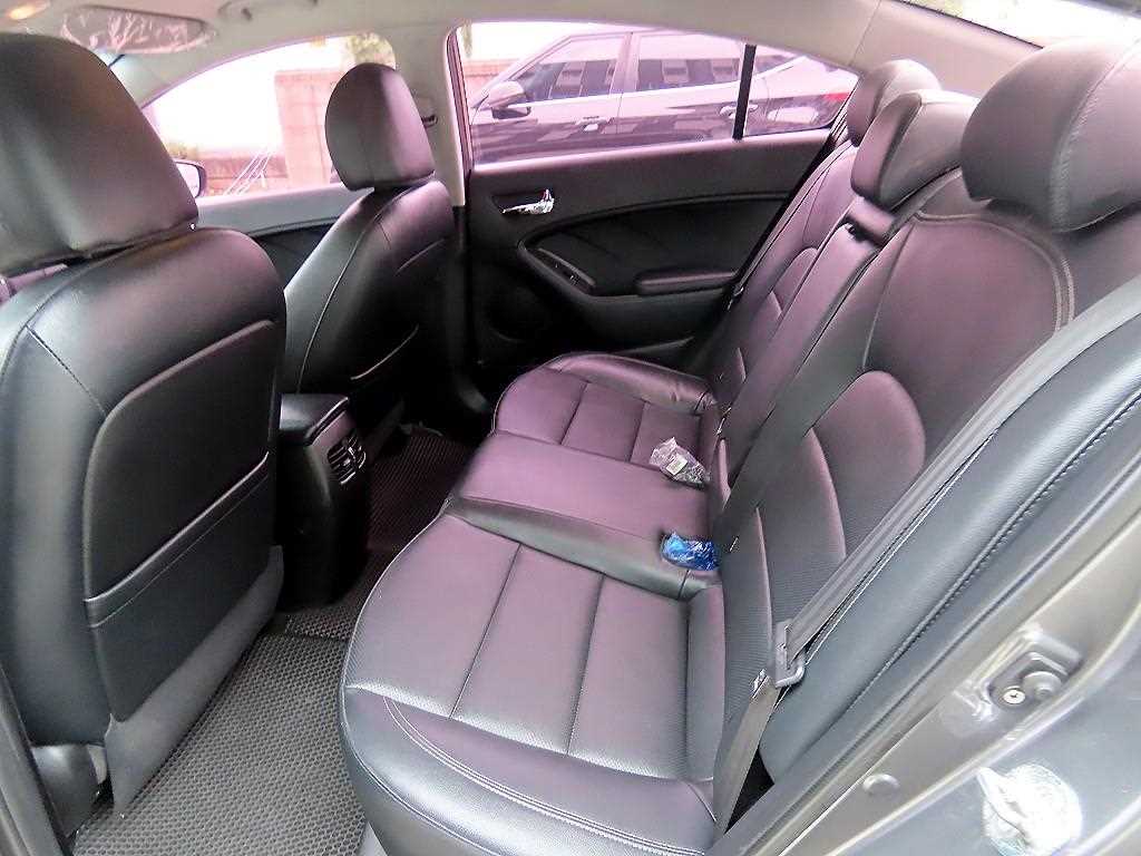Kia K3 — photo 06