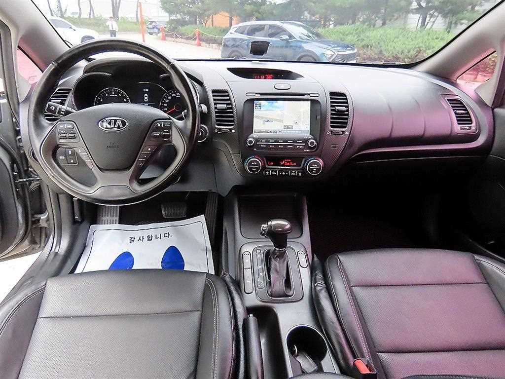 Kia K3 — photo 07