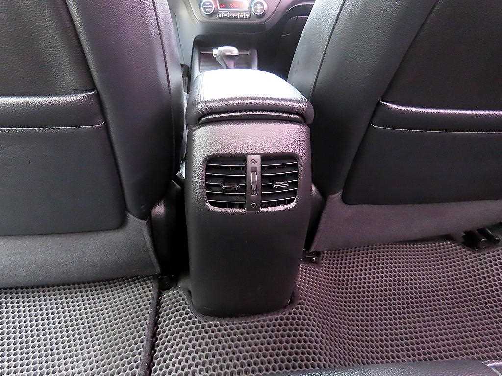 Kia K3 — photo 18