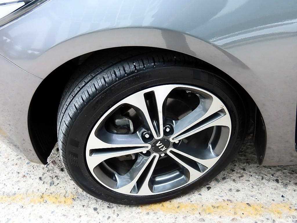 Kia K3 — photo 20