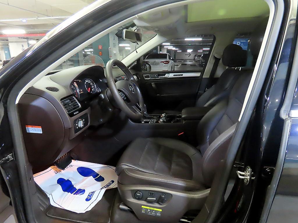 Volkswagen Touareg — photo 06