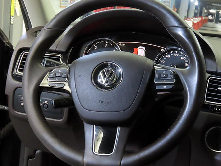 Volkswagen Touareg — photo 08