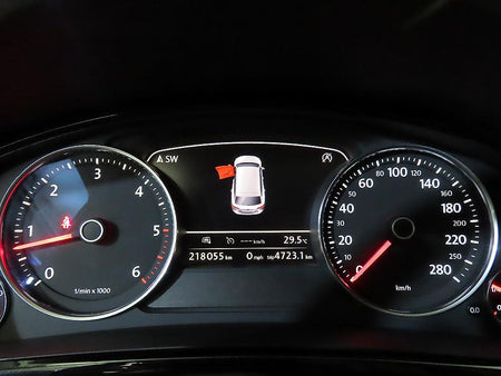 Volkswagen Touareg — photo 09