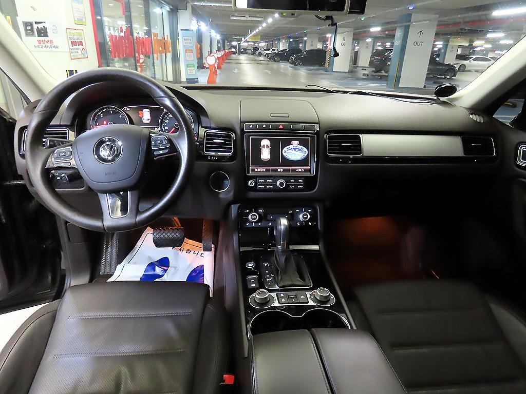 Volkswagen Touareg — photo 10