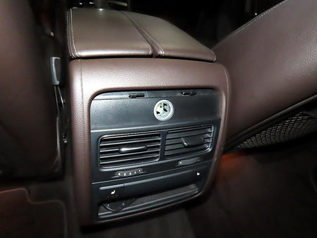 Volkswagen Touareg — photo 14